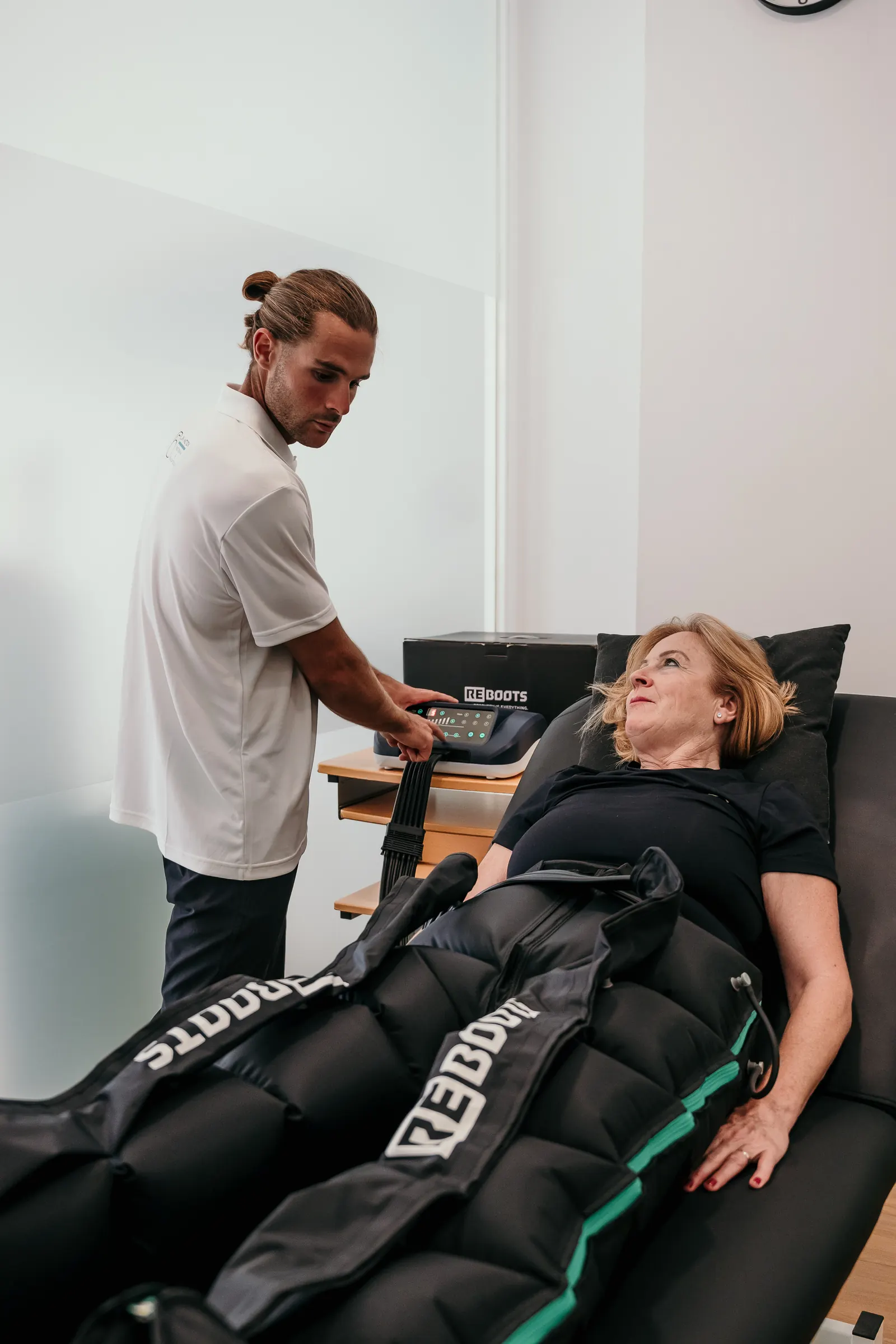 Sesión de recuperación con presoterapia REBOOTS en JM-MOTION